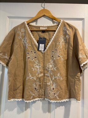 Universal Thread Tan Embroidered V-Neck Tunic Top